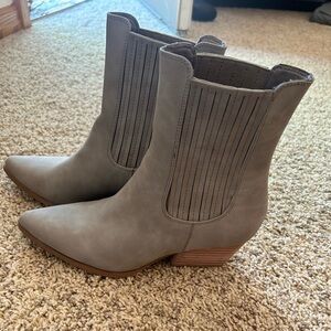 NWOT grey booties